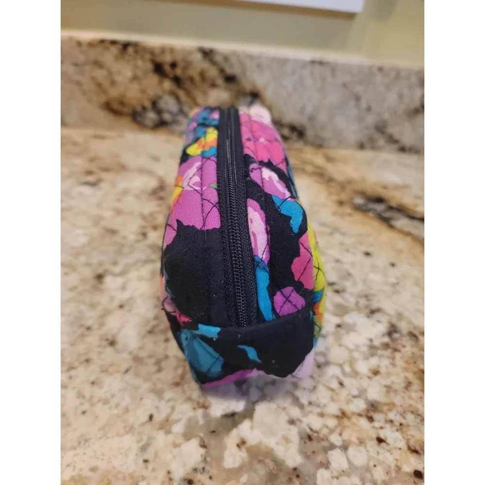 Vera Bradley Zip Up Make Up Pouch Colorful Floral Pattern.